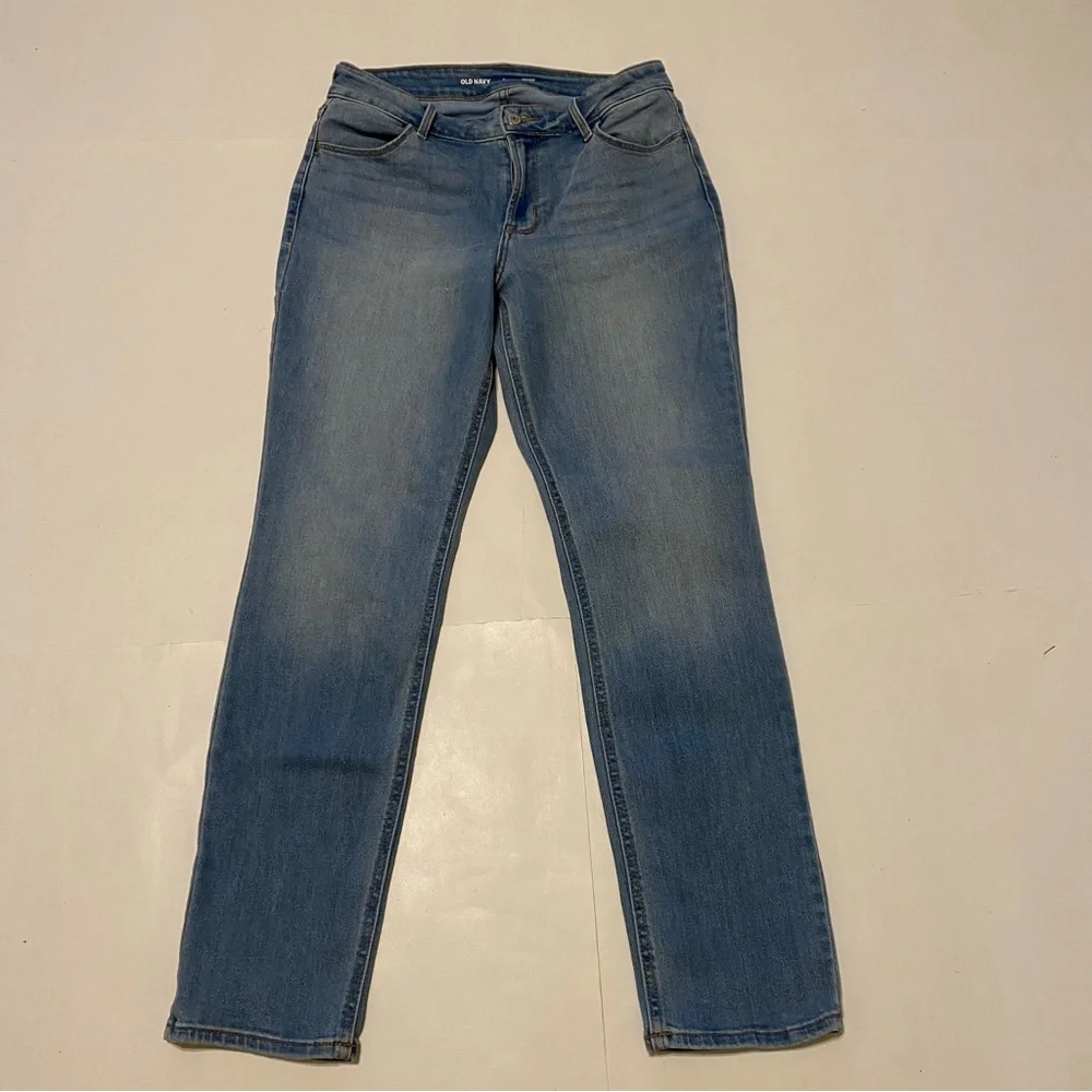 Old navy high-rise straight light blue jeans pants. Size 6 petite